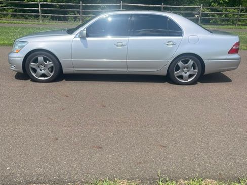 Used 2005 Lexus LS 430 w/ Premium Pkg RWD image 6