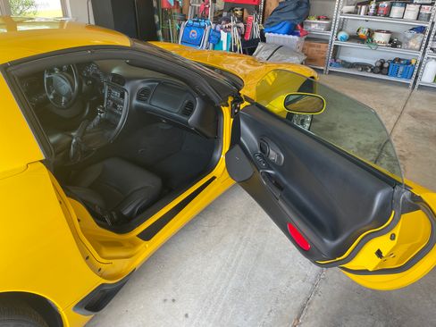 Used 2002 Chevrolet Corvette Z06 w/ Memory Pkg RWD image 13