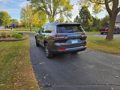 Used 2024 Jeep Grand Cherokee L Limited image 2
