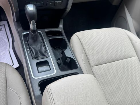 Used 2017 Ford Escape SE w/ SE Cold Weather Package AWD/4WD image 10