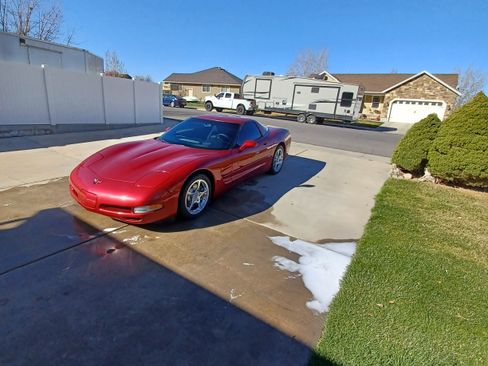 Used 2002 Chevrolet Corvette Coupe w/ Preferred Equipment Group2 image 2