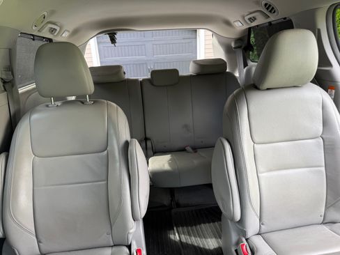 Used 2017 Toyota Sienna XLE Premium w/ Outdoor Package AWD/4WD image 19