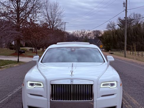 Used 2015 Rolls-Royce Ghost image 2