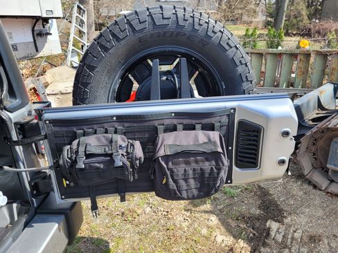 Used 2016 Jeep Wrangler Unlimited Sahara w/ Connectivity Group image 13