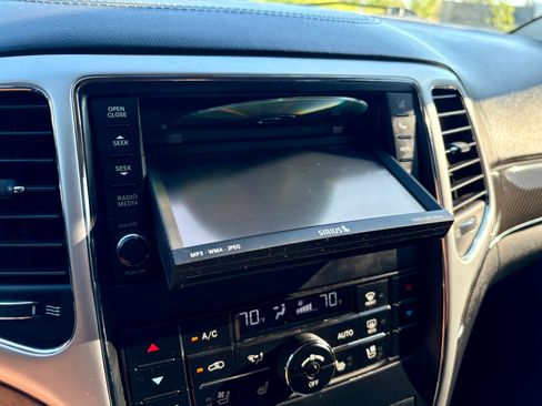 Used 2012 Jeep Grand Cherokee SRT8 w/ Luxury Group II image 26