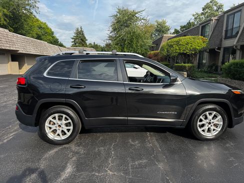 Used 2015 Jeep Cherokee Latitude FWD image 9