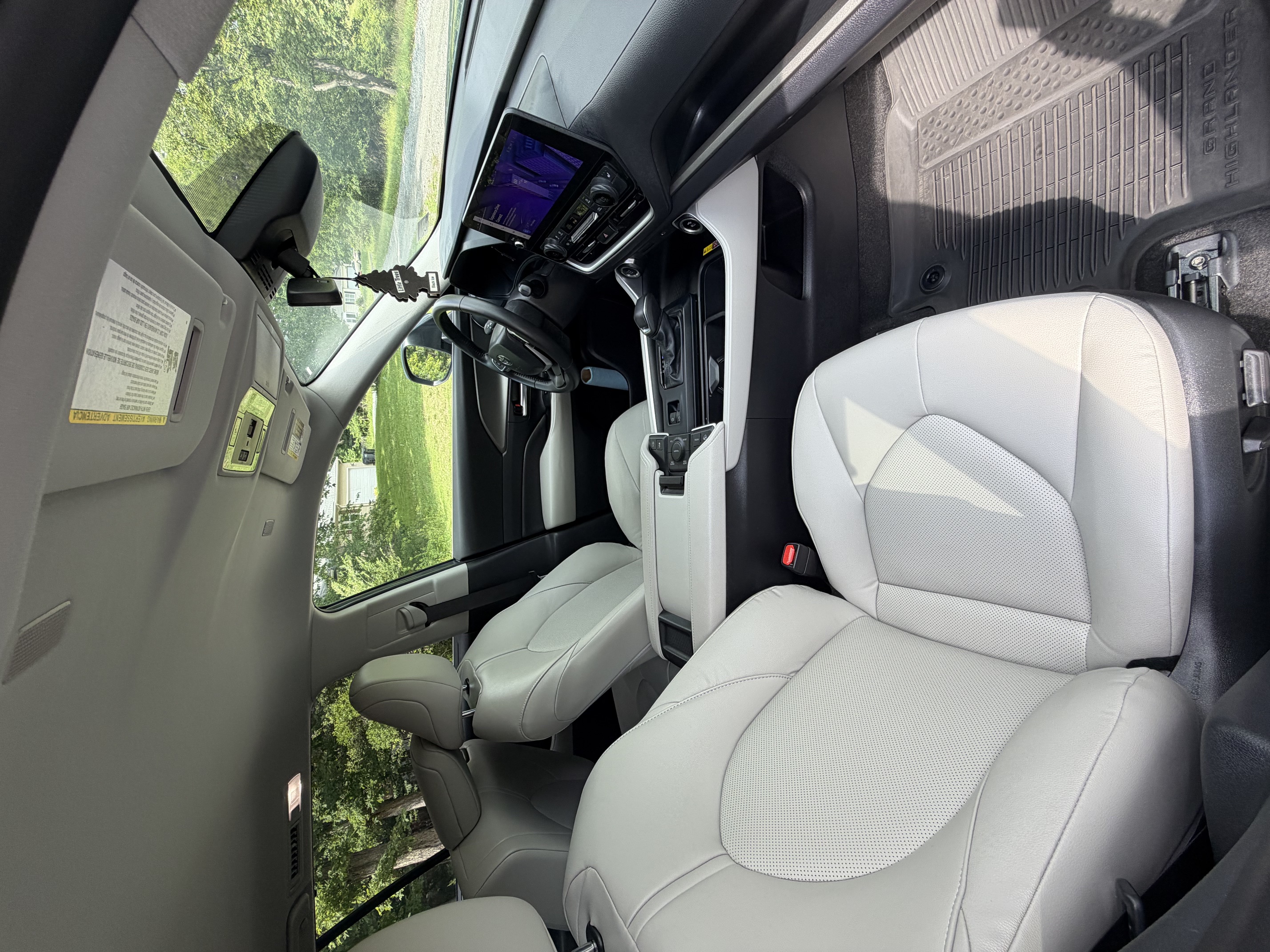Used 2024 Toyota Grand Highlander AWD image 8