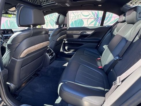 Used 2020 BMW 740i w/ M Sport Package image 10