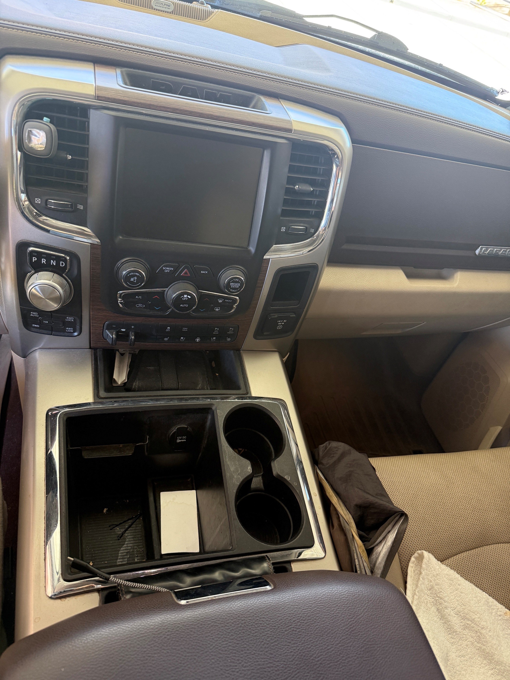 Used 2014 RAM 1500 Laramie w/ Convenience Group AWD/4WD image 19