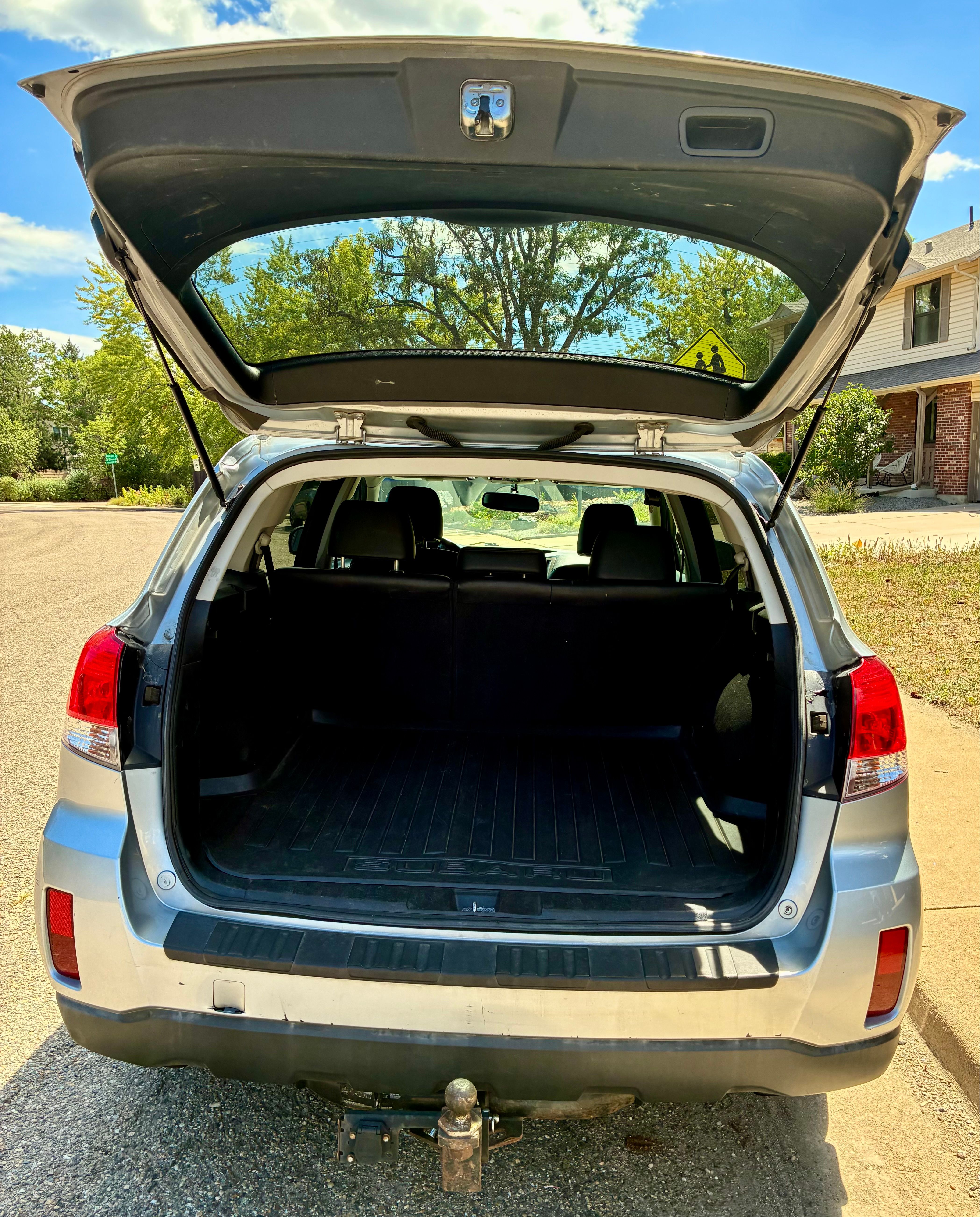 Used 2012 Subaru Outback 3.6R Limited w/ Moonroof Pkg AWD/4WD image 8