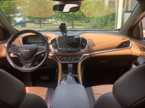 Used 2017 Chevrolet Volt Premier w/ Driver Confidence Package FWD image 17