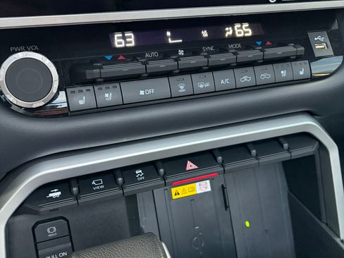 Used 2023 Toyota Tundra Platinum image 12