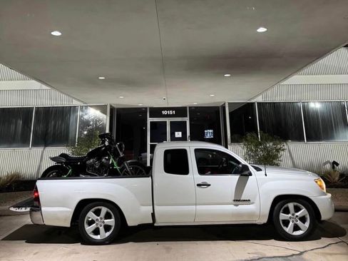 Used 2010 Toyota Tacoma Pickup 4D 6 ft image 5