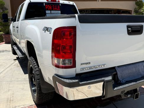 Used 2011 GMC Sierra 2500 SLE w/ SLE Preferred Package AWD/4WD image 22