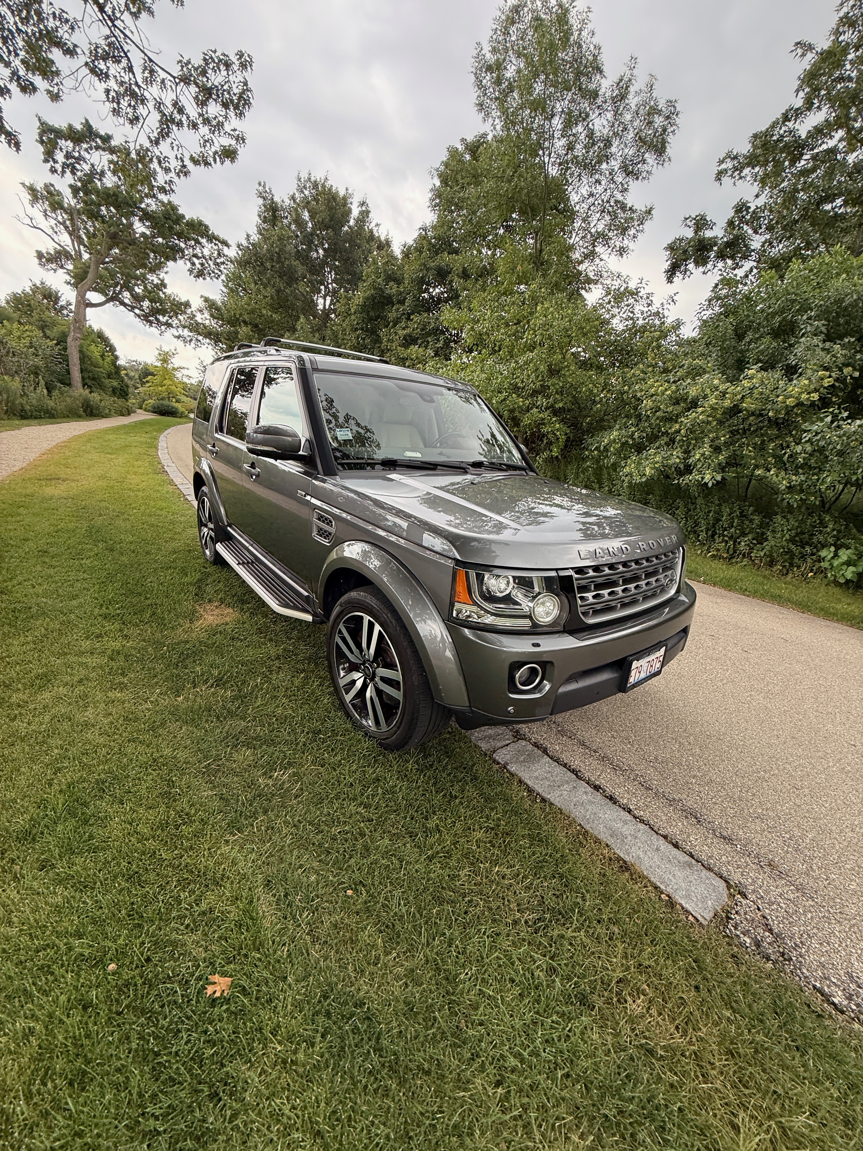 Used 2015 Land Rover LR4 HSE AWD/4WD image 9