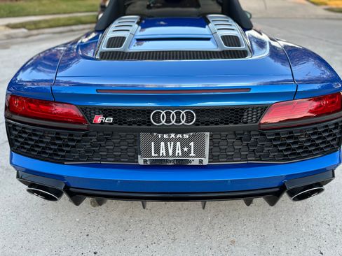 Used 2021 Audi R8 V10 w/ Premium Package image 6