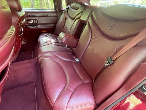 Used 1997 Lincoln Town Car Cartier RWD image 18