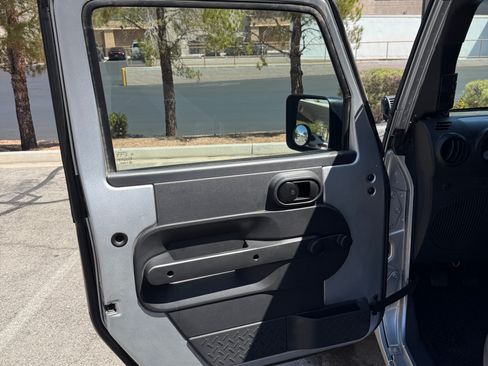 Used 2009 Jeep Wrangler X AWD/4WD image 13