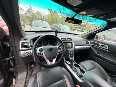 Used 2015 Ford Explorer XLT w/ Equipment Group 202B AWD/4WD image 9