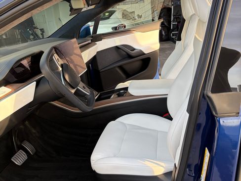 Used 2022 Tesla Model X image 8