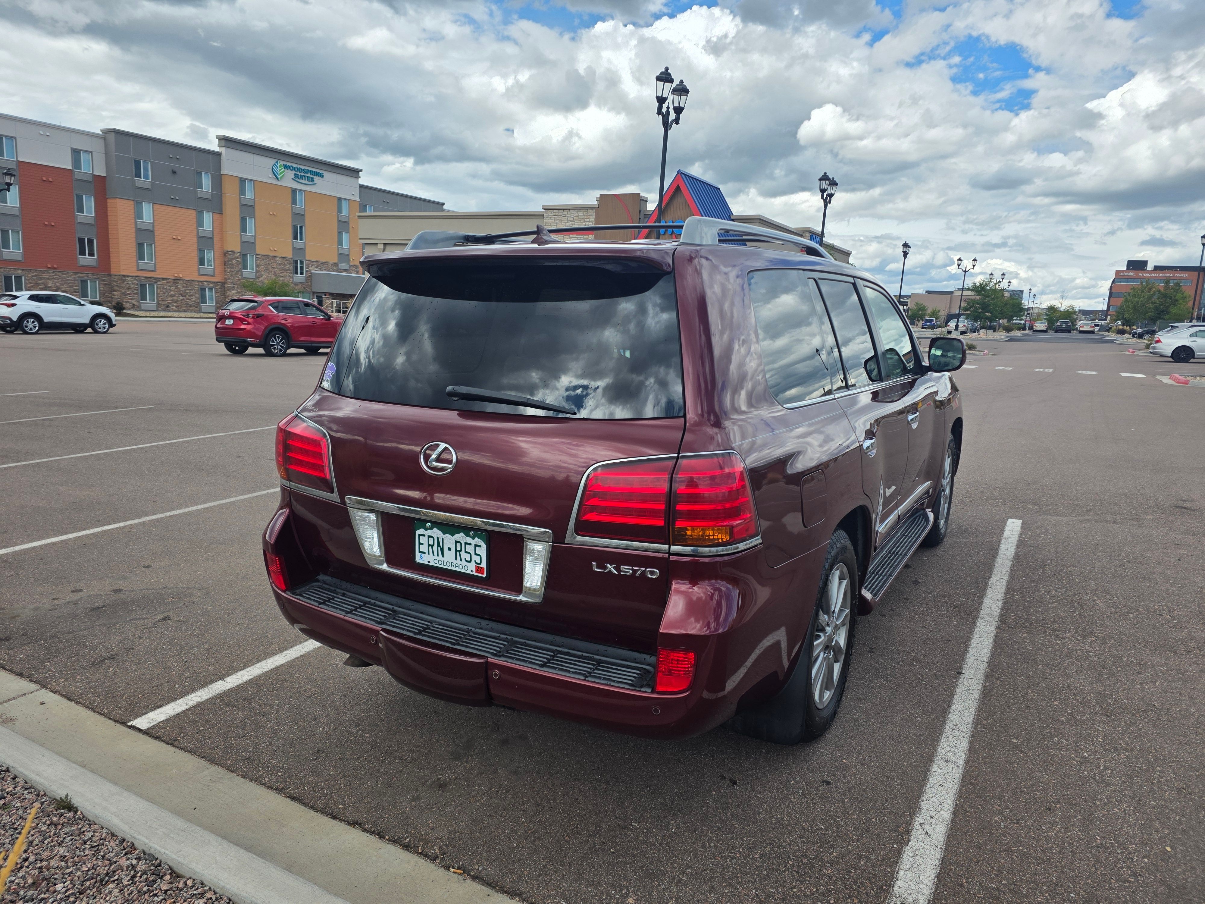 Used 2011 Lexus LX 570 4WD w/ Luxury Pkg image 6