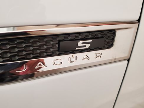 Used 2018 Jaguar E-PACE S image 5