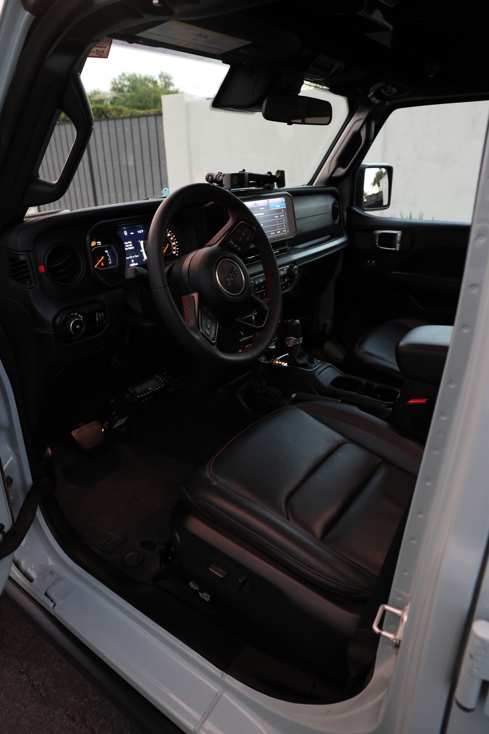 Used 2024 Jeep Wrangler Unlimited Rubicon w/ XTREMEE 35" Tire Package AWD/4WD image 14