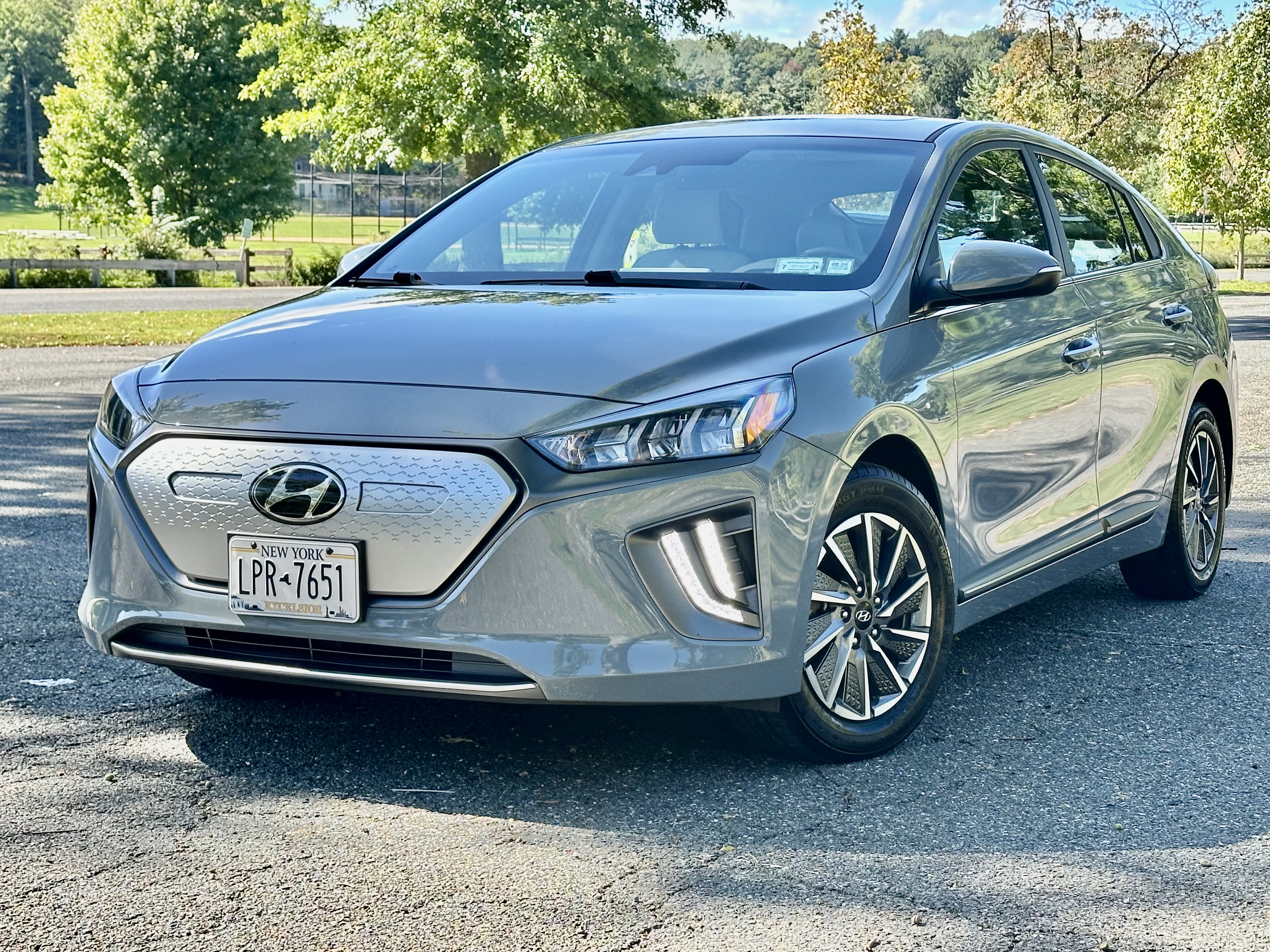 Used 2021 Hyundai Ioniq Limited FWD image 1