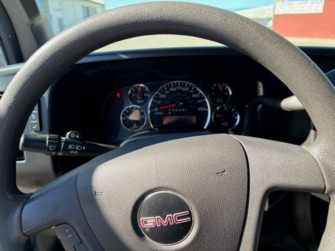 Used 2017 GMC Savana 2500 Van 3D image 12