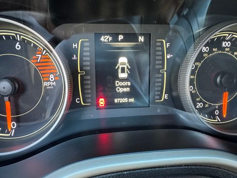 Used 2017 Jeep Cherokee Sport image 9