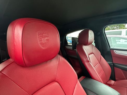 Used 2022 Porsche Cayenne E-Hybrid Coupe AWD/4WD image 12