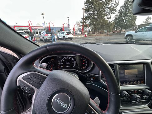 Used 2017 Jeep Grand Cherokee Trailhawk w/ Trailhawk Luxury Group image 9