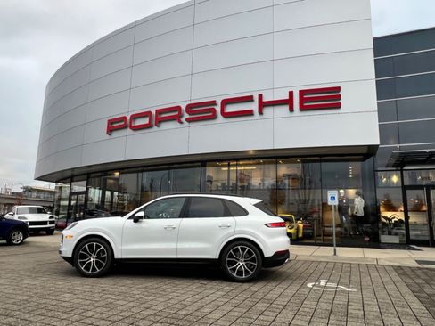 Used 2024 Porsche Cayenne Sport Utility 4D image 1