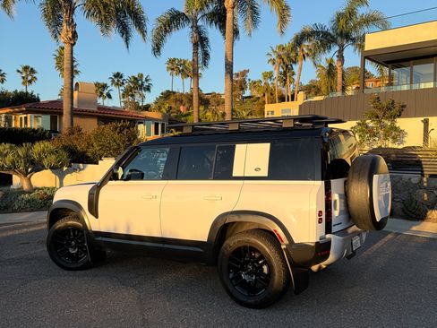 Used 2023 Land Rover Defender 110 S image 2