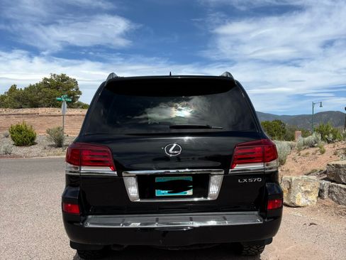 Used 2013 Lexus LX 570 4WD w/ Luxury Pkg image 24