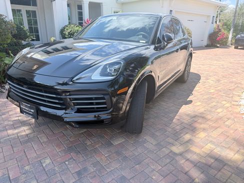 Used 2023 Porsche Cayenne Platinum Edition image 21