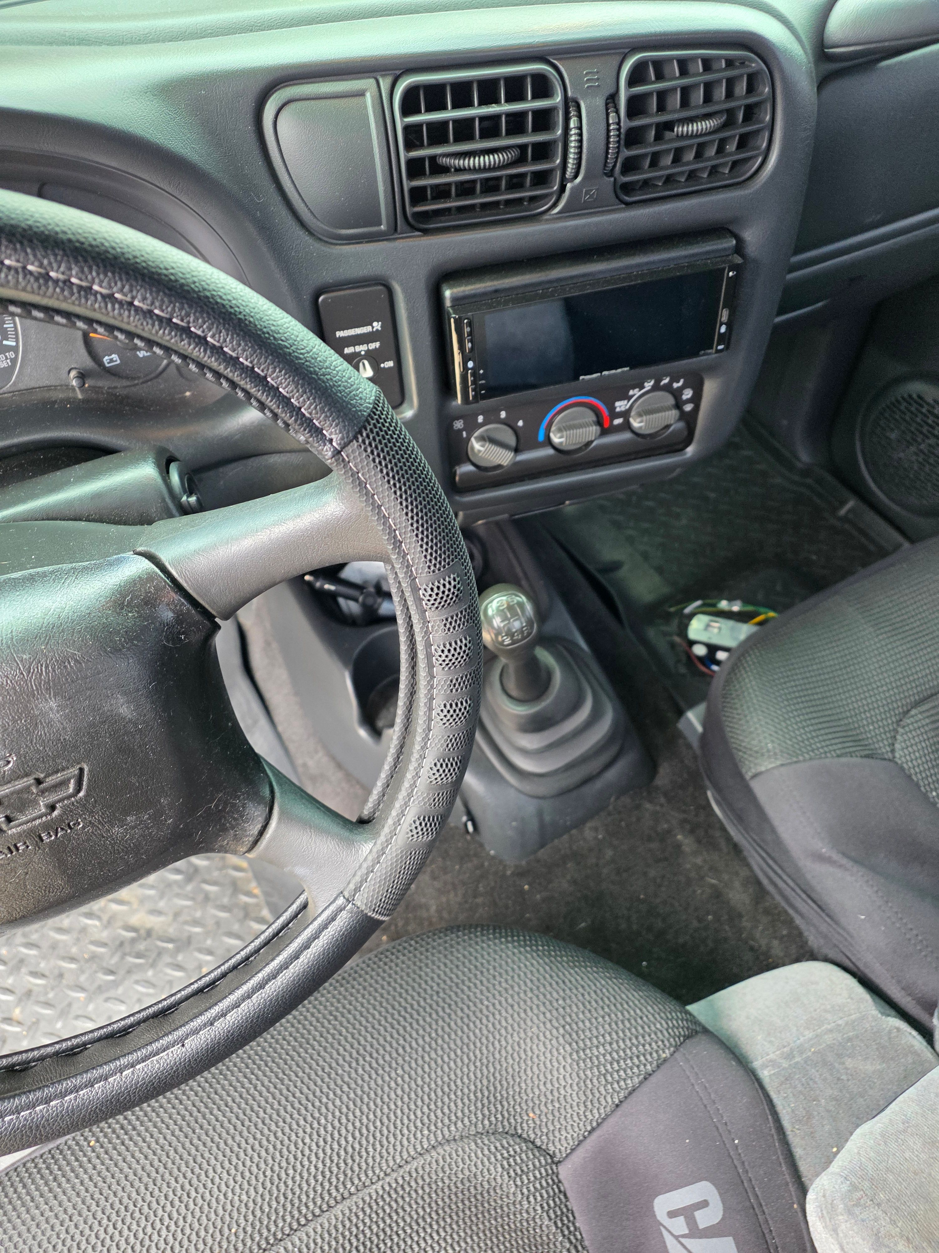 Used 2001 Chevrolet S10 Pickup LS w/ Preferred Equipment Group RWD image 9