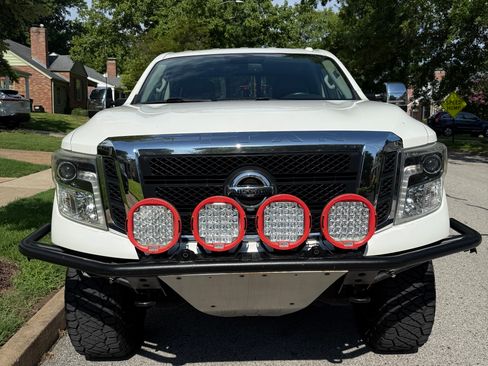 Used 2017 Nissan Titan SL w/ Off-Road Package AWD/4WD image 11