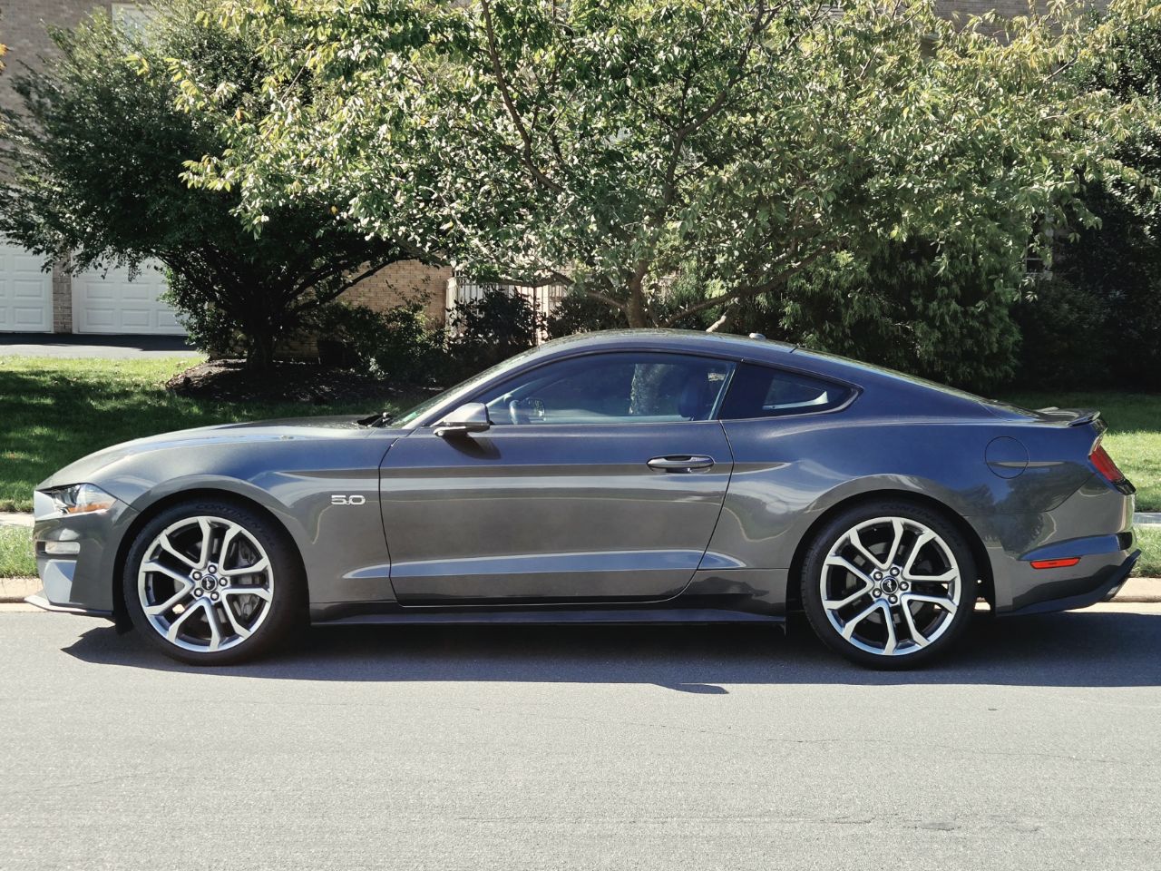 Used 2019 Ford Mustang GT Premium w/ Equipment Group 401A RWD image 2
