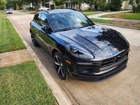 Used 2023 Porsche Macan image 4