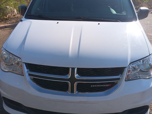 Used 2018 Dodge Grand Caravan SE w/ UConnect Hands-Free Group image 6