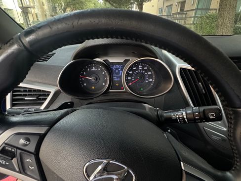 Used 2012 Hyundai Veloster w/ Style Pkg image 23