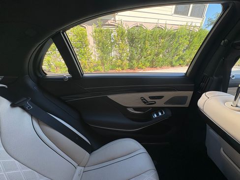 Used 2019 Mercedes-Benz S 560 Sedan image 17