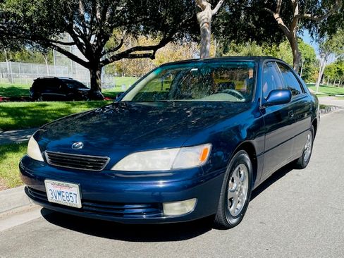 Used 1997 Lexus ES 330 w/ Leather Trim Pkg FWD image 1