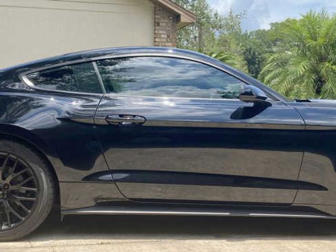 Used 2016 Ford Mustang Coupe image 5