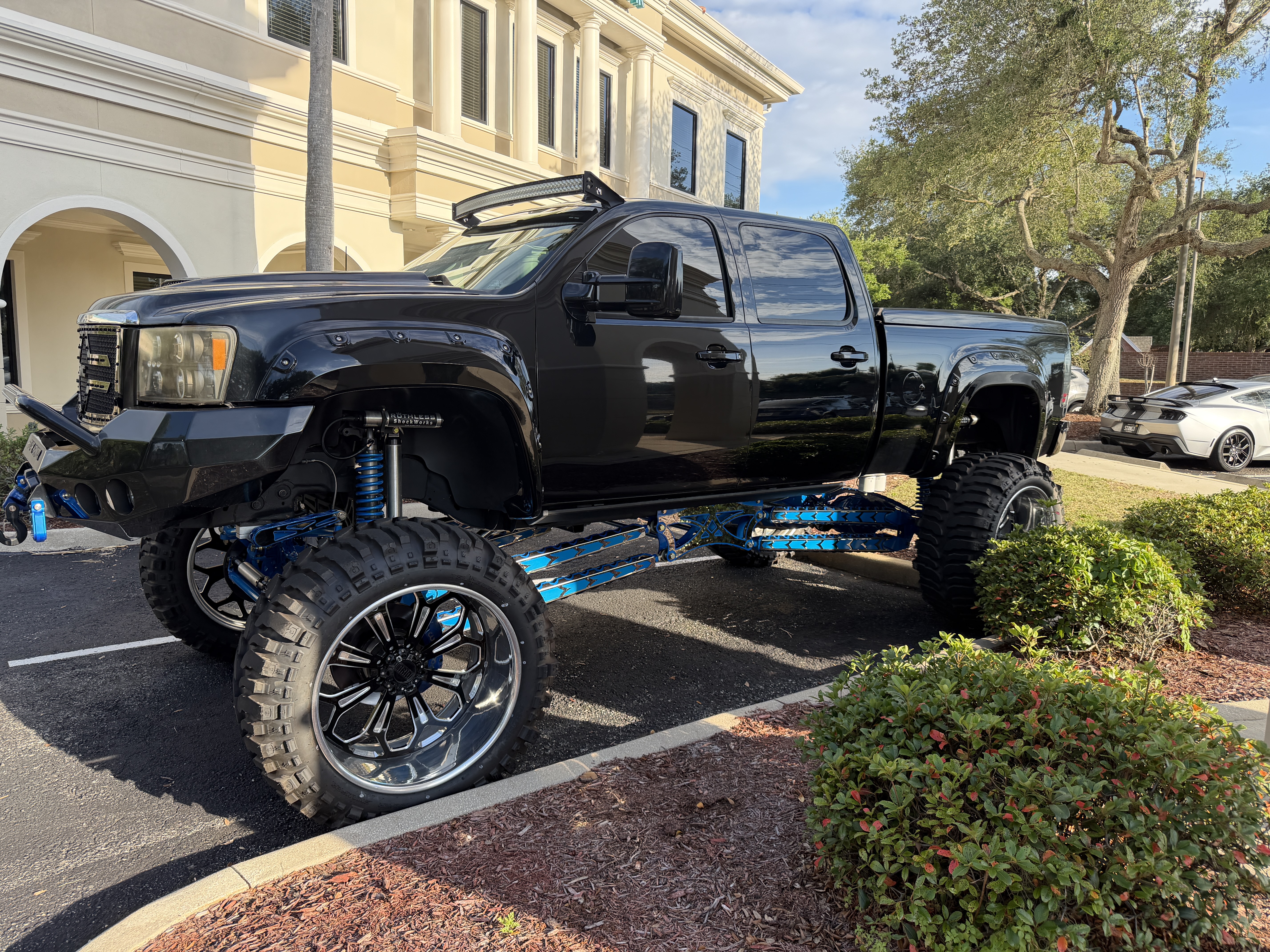 Used 2007 GMC Sierra 2500 SLT w/ Z71 Off-Road Package AWD/4WD image 1