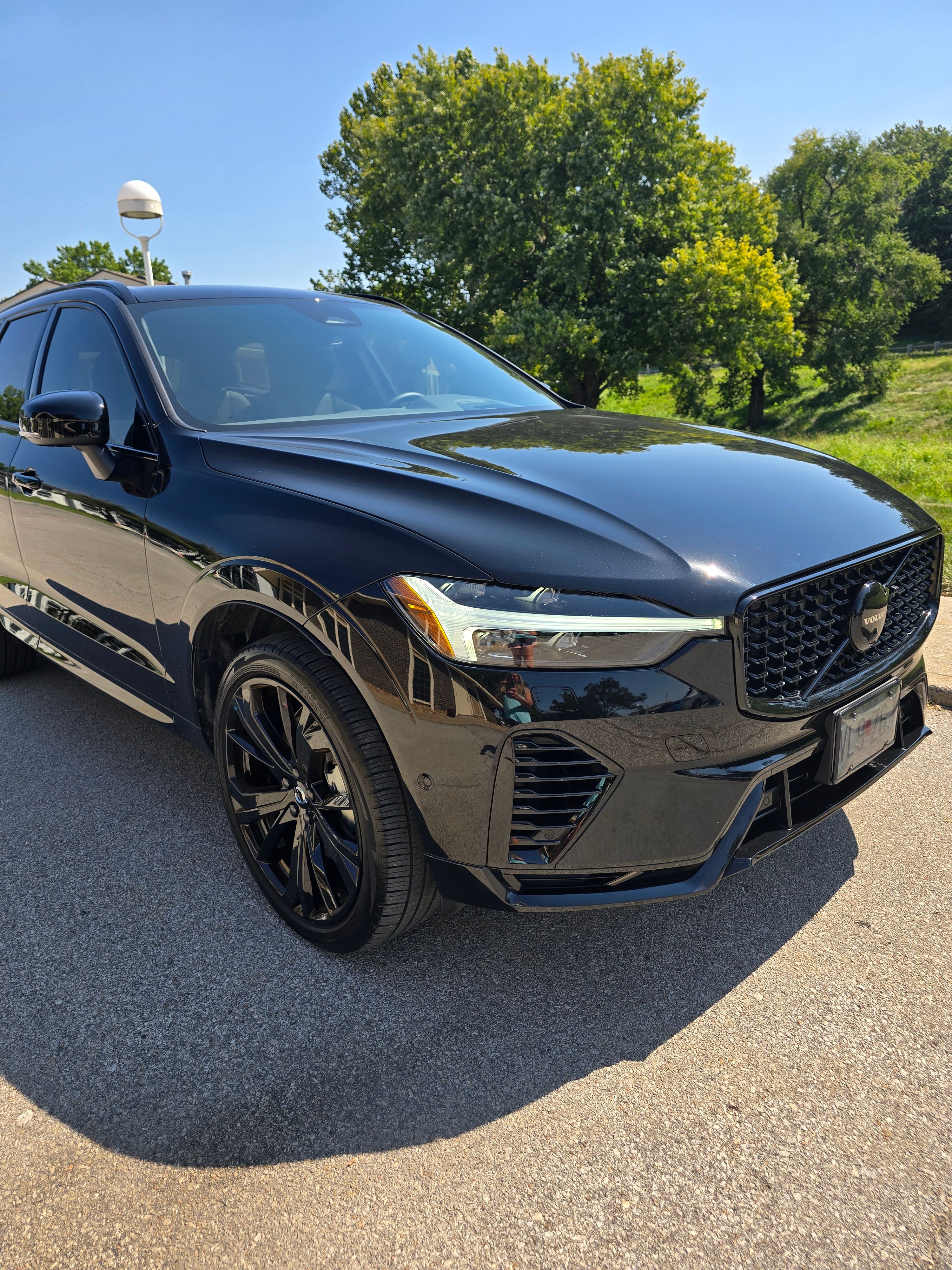 Used 2024 Volvo XC60 T8 Ultimate w/ Protection Package Premier AWD/4WD image 4