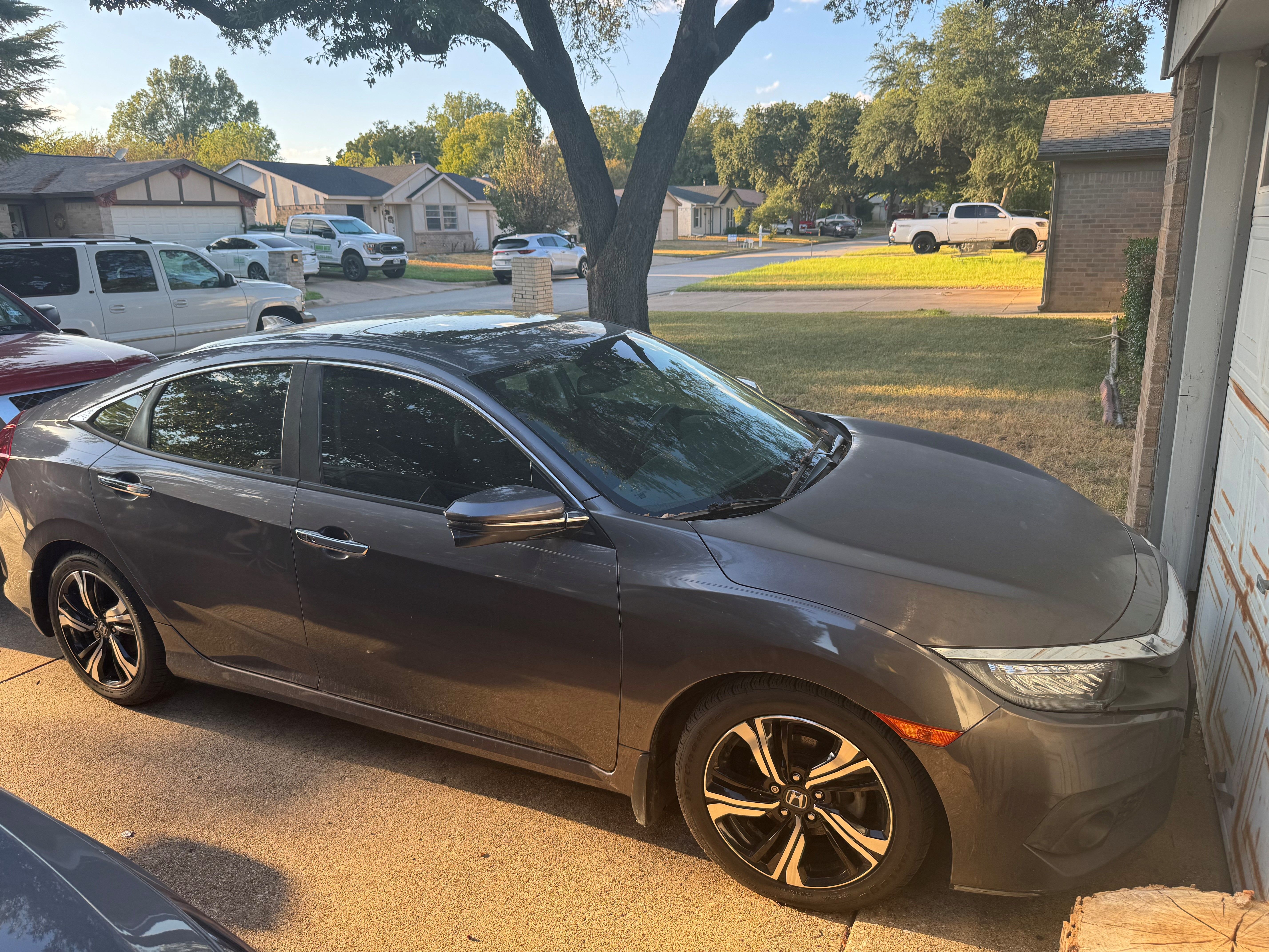 Used 2017 Honda Civic Touring image 2
