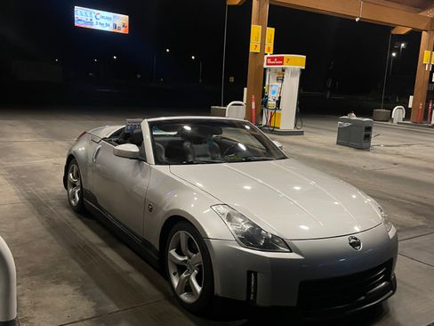 Used 2006 Nissan 350Z Touring image 4