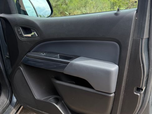 Used 2015 Chevrolet Colorado Z71 w/ LPO, Gearon Divider Package AWD/4WD image 18